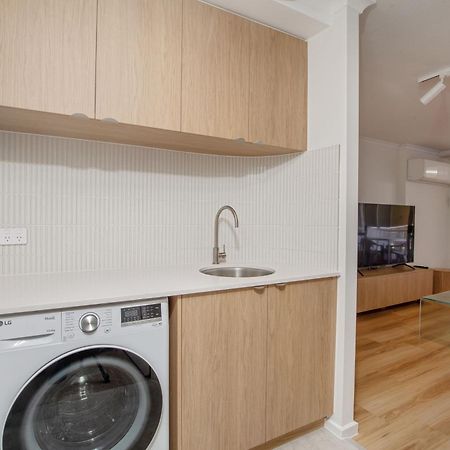 Crystal Beachfront Apartments Голд-Кост Экстерьер фото