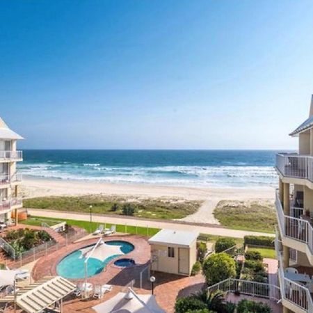 Crystal Beachfront Apartments Голд-Кост Экстерьер фото