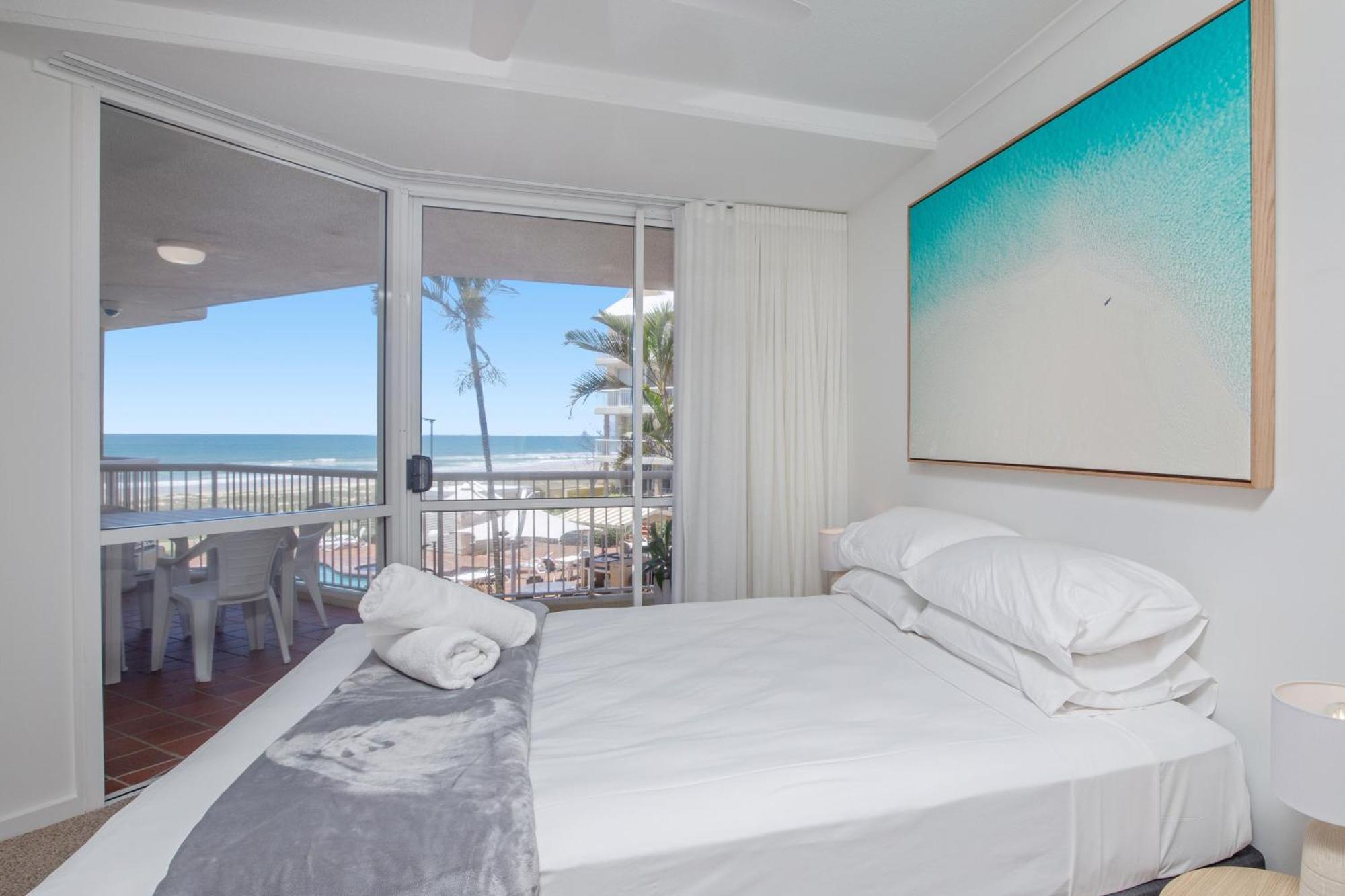 Crystal Beachfront Apartments Голд-Кост Экстерьер фото