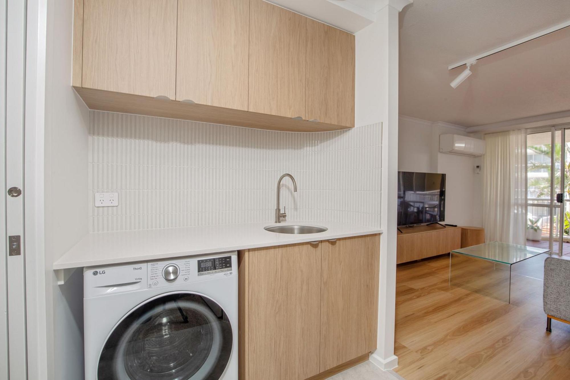 Crystal Beachfront Apartments Голд-Кост Экстерьер фото