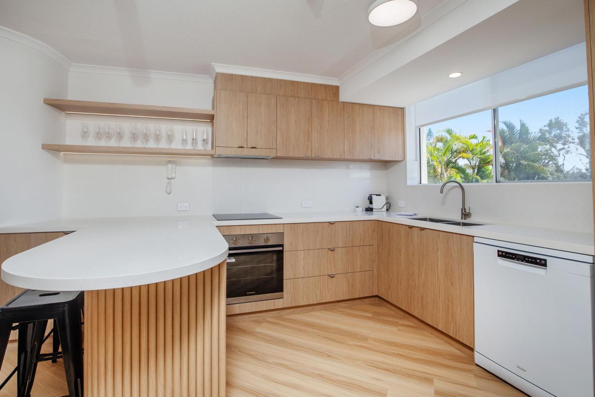 Crystal Beachfront Apartments Голд-Кост Экстерьер фото