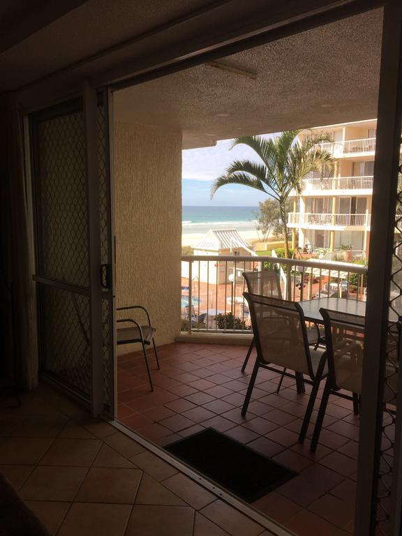 Crystal Beachfront Apartments Голд-Кост Экстерьер фото