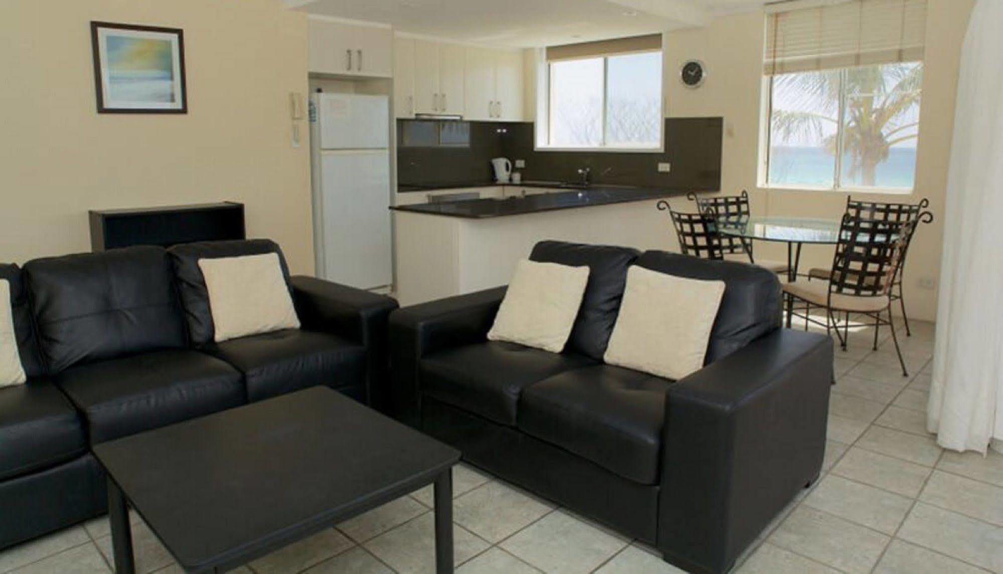 Crystal Beachfront Apartments Голд-Кост Экстерьер фото