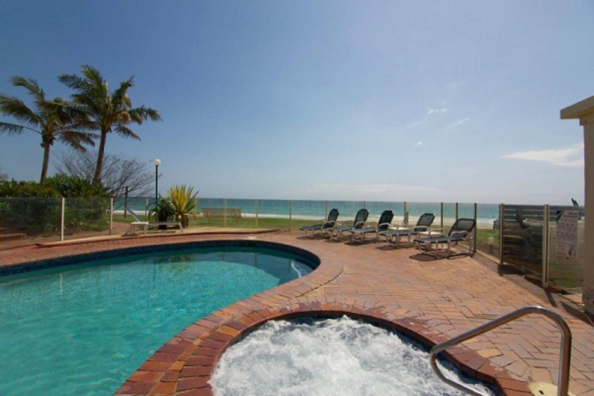 Crystal Beachfront Apartments Голд-Кост Экстерьер фото