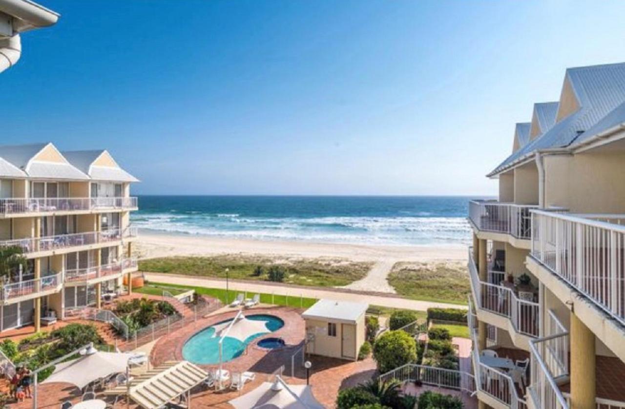 Crystal Beachfront Apartments Голд-Кост Экстерьер фото