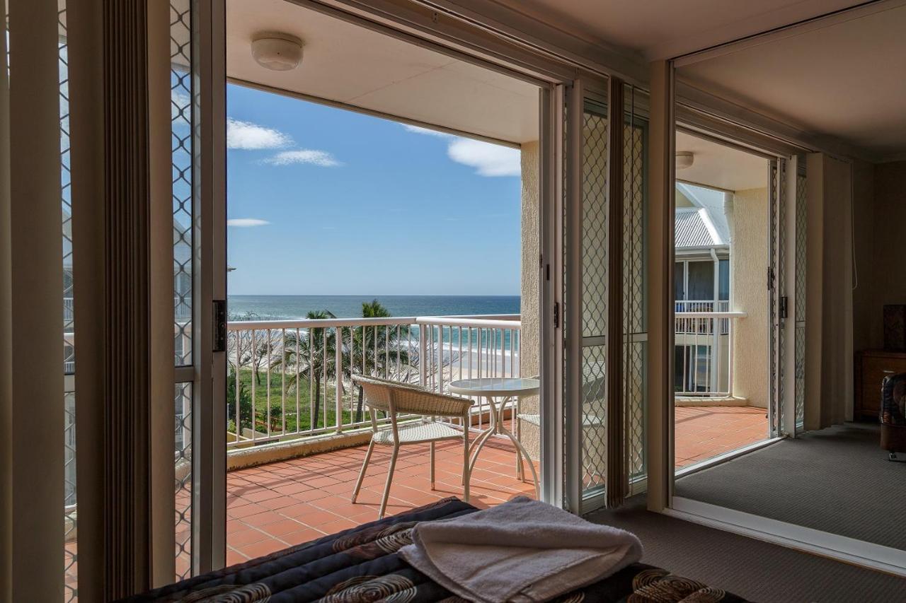 Crystal Beachfront Apartments Голд-Кост Экстерьер фото